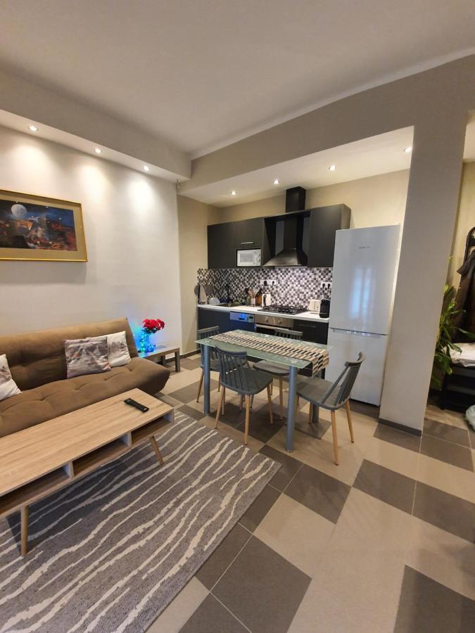 Lukas-2 B/R Luxurious Flat With Veranda Apartamento Atenas Exterior foto
