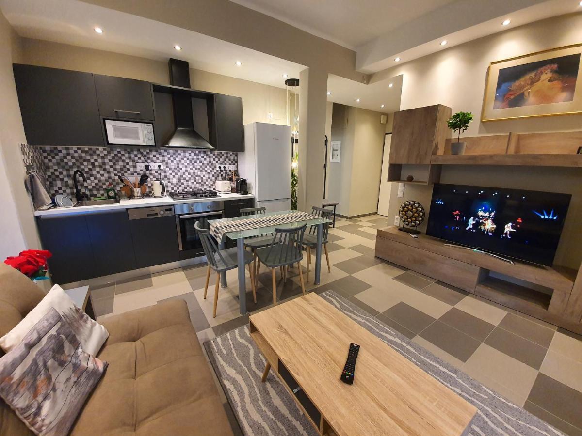 Lukas-2 B/R Luxurious Flat With Veranda Apartamento Atenas Exterior foto