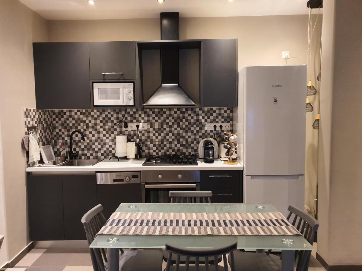 Lukas-2 B/R Luxurious Flat With Veranda Apartamento Atenas Exterior foto