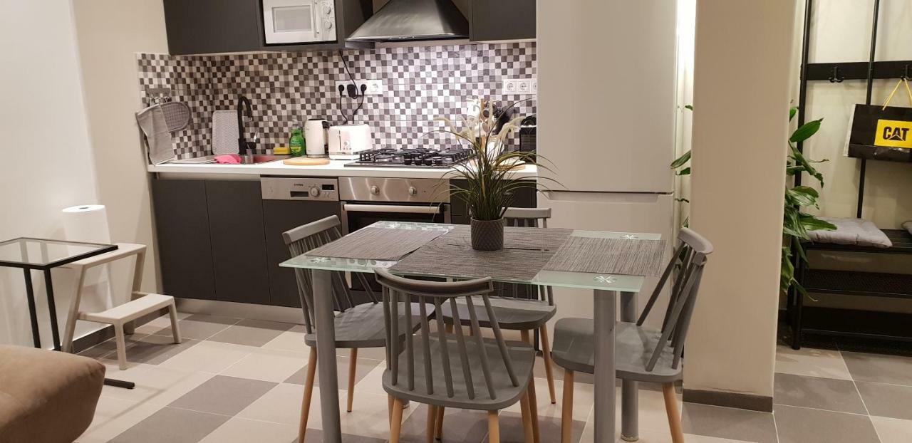 Lukas-2 B/R Luxurious Flat With Veranda Apartamento Atenas Exterior foto